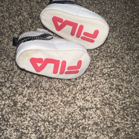 Fila Baby Sneakers - Picture 3 of 4